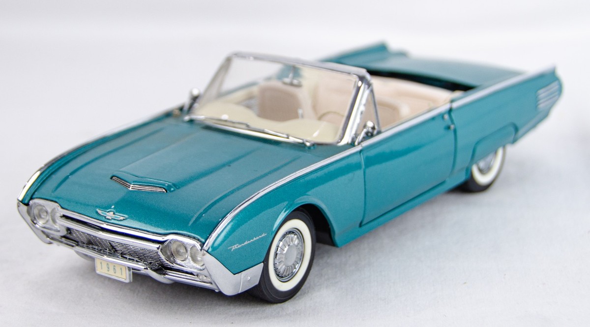 Danbury Mint 1:24 Scale 1961 Ford Thunderbird Convertible Diecast