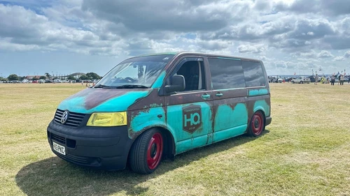 2005 VOLKSWAGEN T5 CAMPER CUSTOM PAINT LOWERED, 125K MILES. R AND R BED. - Picture 5 of 11