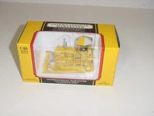 1:50 INTERNATIONAL HARVESTER TD-15 CRAWLER/DOZER W/Blade, Umbrella by FG NIB!