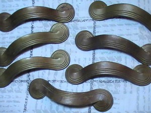 7 Vintage 1920s Art Deco Brass Tone Drawer Pulls Circle Dresser
