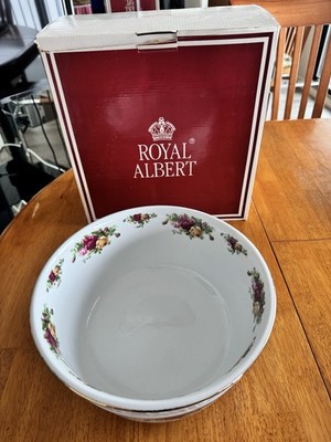 Royal Albert Old country roses large salad bowl 10.5  X 5.25  Stunning
