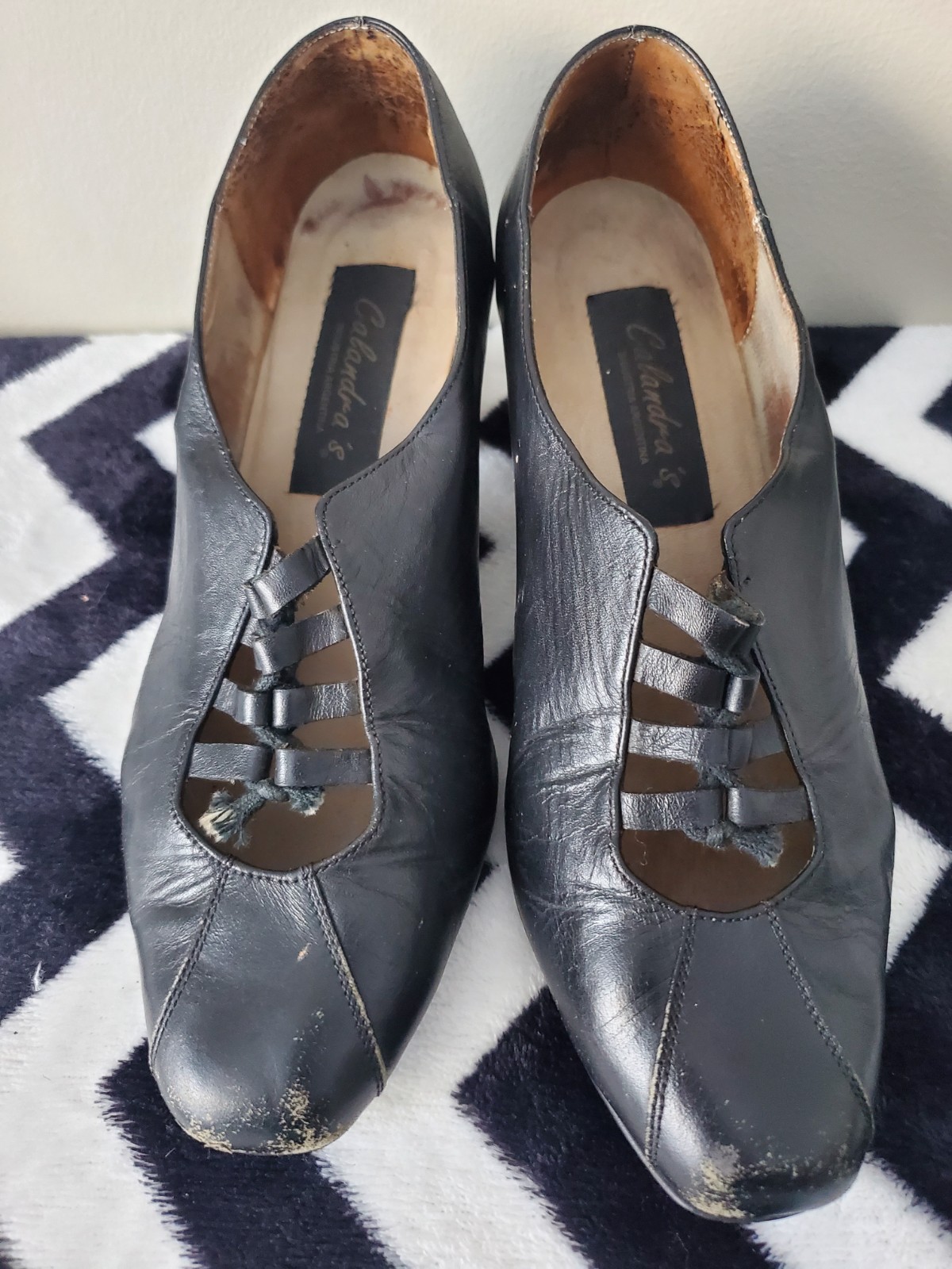 Calandra’s Black Leather Women’s Shoes – Size 6, Low Heel, Laced Vamp, Pre-Owned