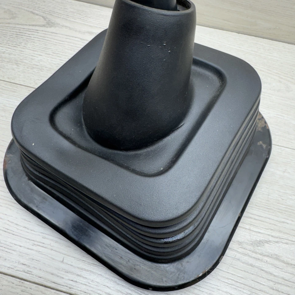 Bota de cambio 95-2000 Chevy GMC C/K NV3500 NV4500 con anillo de ajuste OEM 15959690 Foto 3 de 4