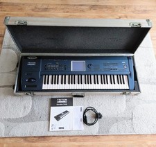 KORG TRITON EXTREME 61 Music Synthesizer + Hard Case in excellent condition.