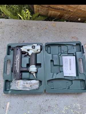 Metabo HPT NT50AE2 18-Gauge Pneumatic Straight Brad Nailer 5/8-2 in Case