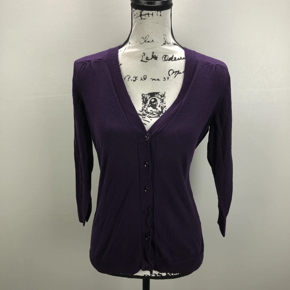 Cárdigan suéter tejido púrpura cuello en V abotonado THE LIMITED para mujer talla mediana Foto 2 de 4