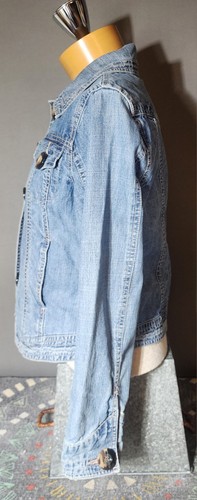 Super Cute AMX Denim Jacket With Large Brown Button Accent Size M - Picture 3 of 15