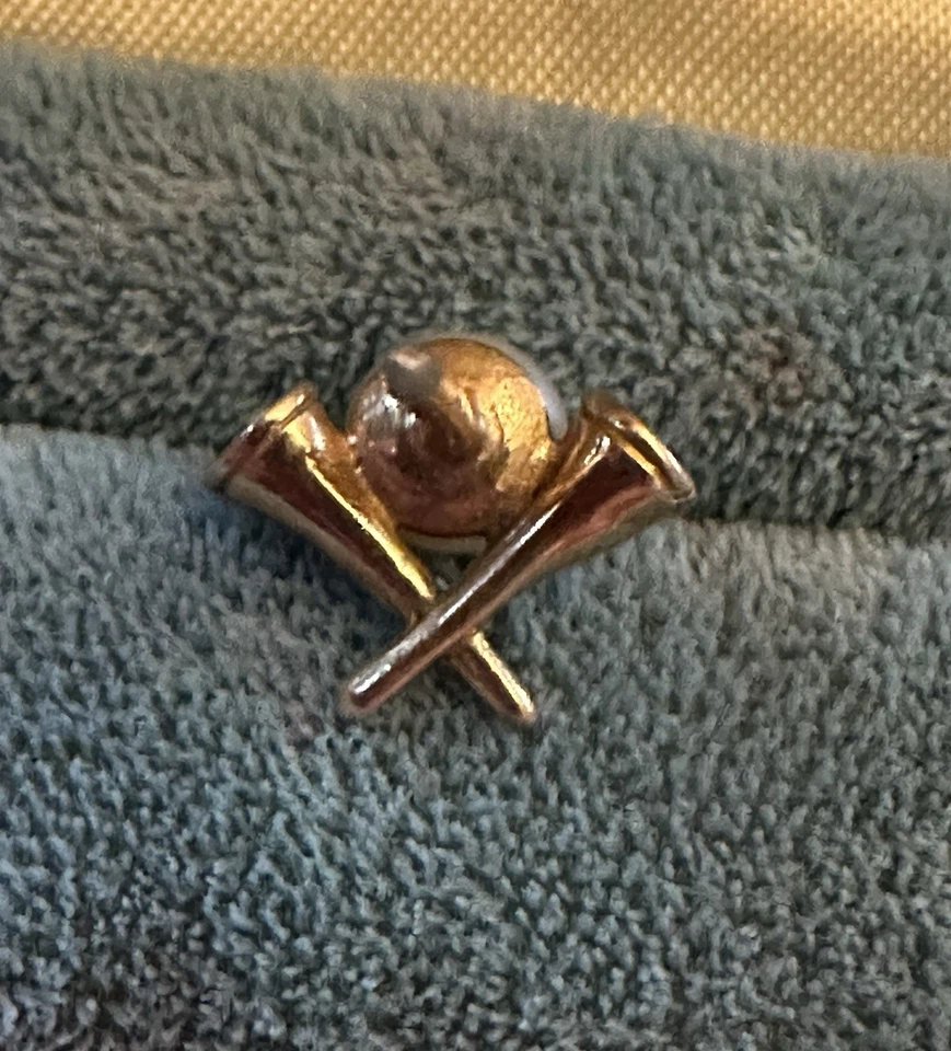 Corbata temática de golf de oro 14k y perlas cultivadas Foto 2 de 4