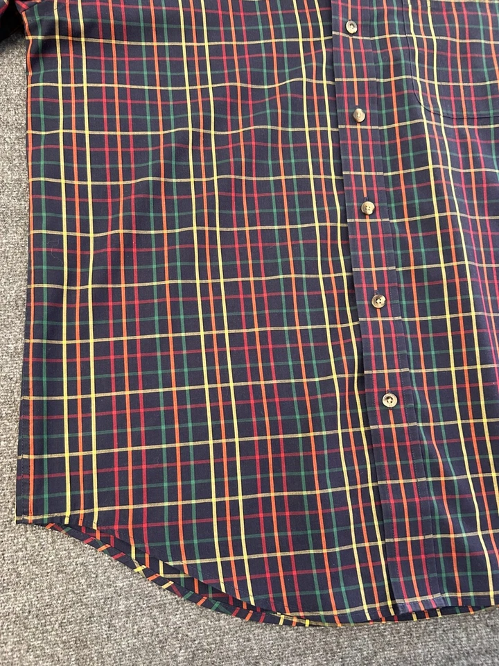 Camisa Para Hombres Roundtree & Yorke Manga Corta Sin Arrugas A Cuadros Abotonada Mediana Foto 2 de 4