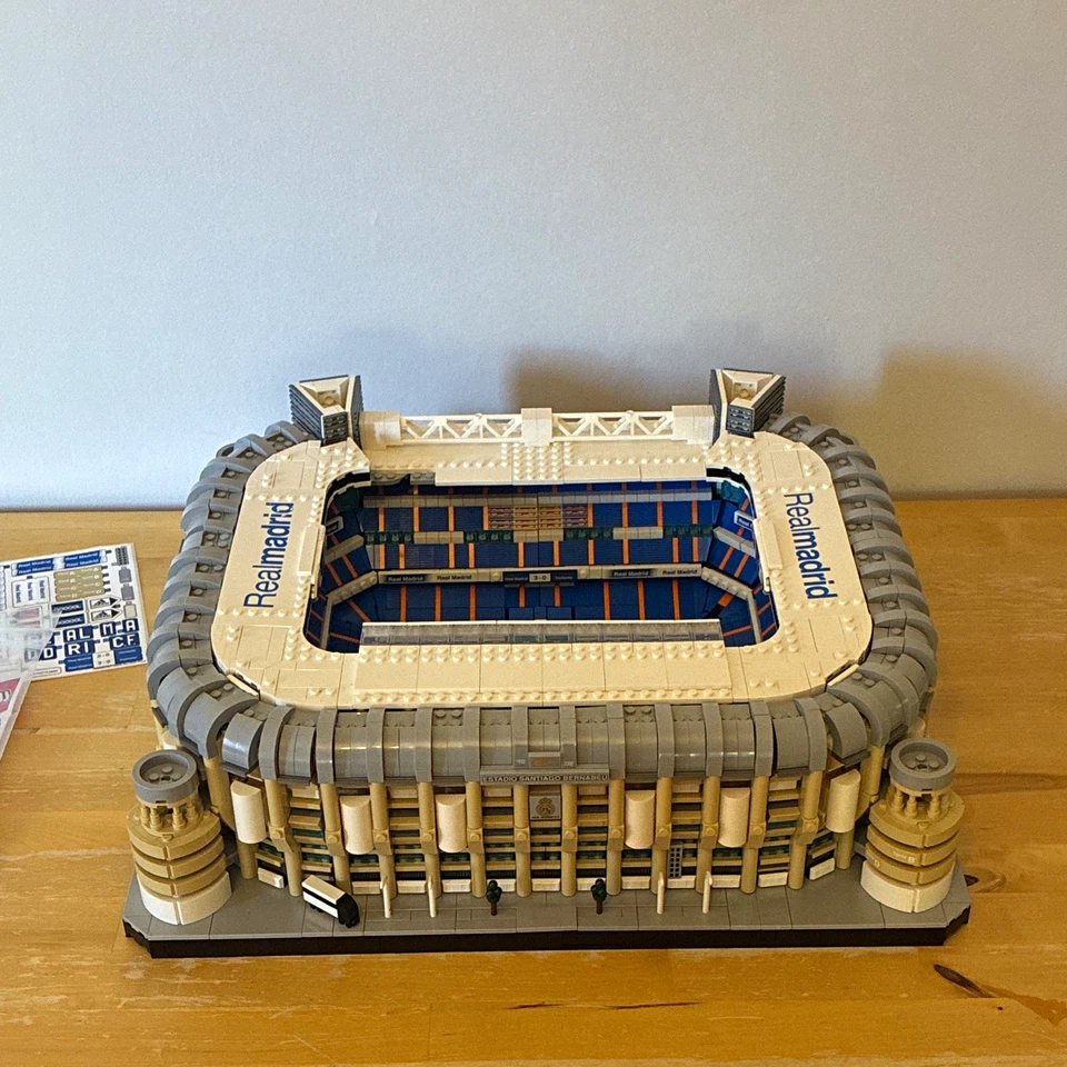 LEGO Icons 10299 Real Madrid – Santiago Bernabéu Stadium, photo 1 of 5