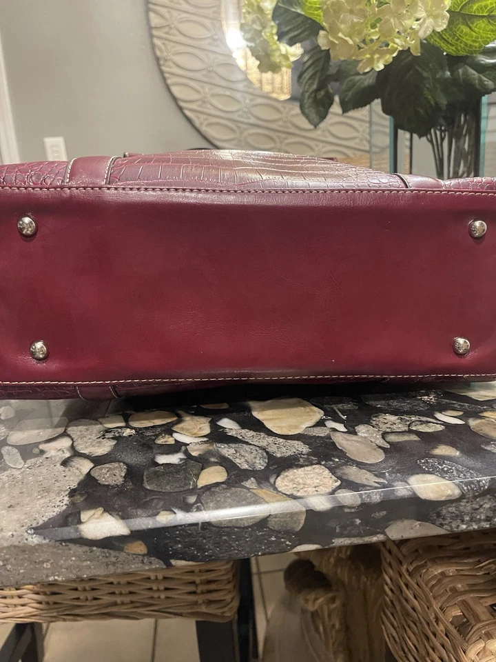 Merona Faux Alligator Red Messenger Bag Tote Purse Satchel Briefcase Leather - Image 4 of 4