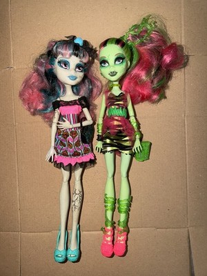 Monster High Zombie Shake Rochelle Goyle and Venus McFlytrap Dolls