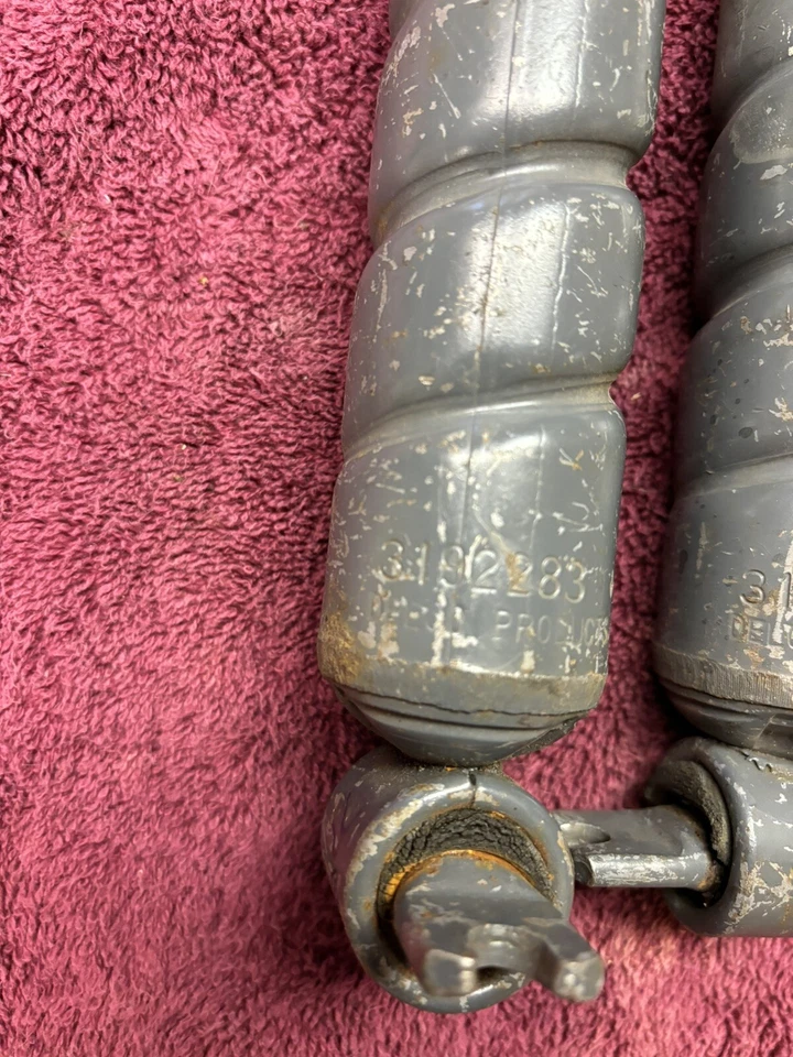 Chevrolet Chevelle y Pontiac GTO 1971 GM amortiguadores en espiral delanteros 3192283 con fecha 025-72 Foto 2 de 4