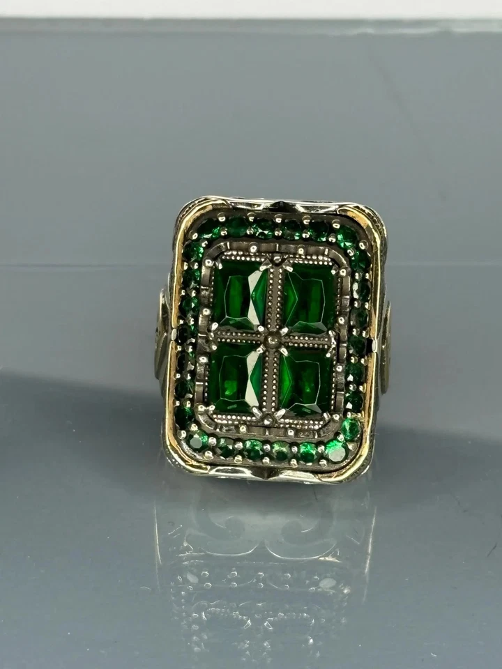 Anillo vintage de plata de ley con piedras preciosas verdes esmeralda para hombre: diseño otomano Foto 3 de 4