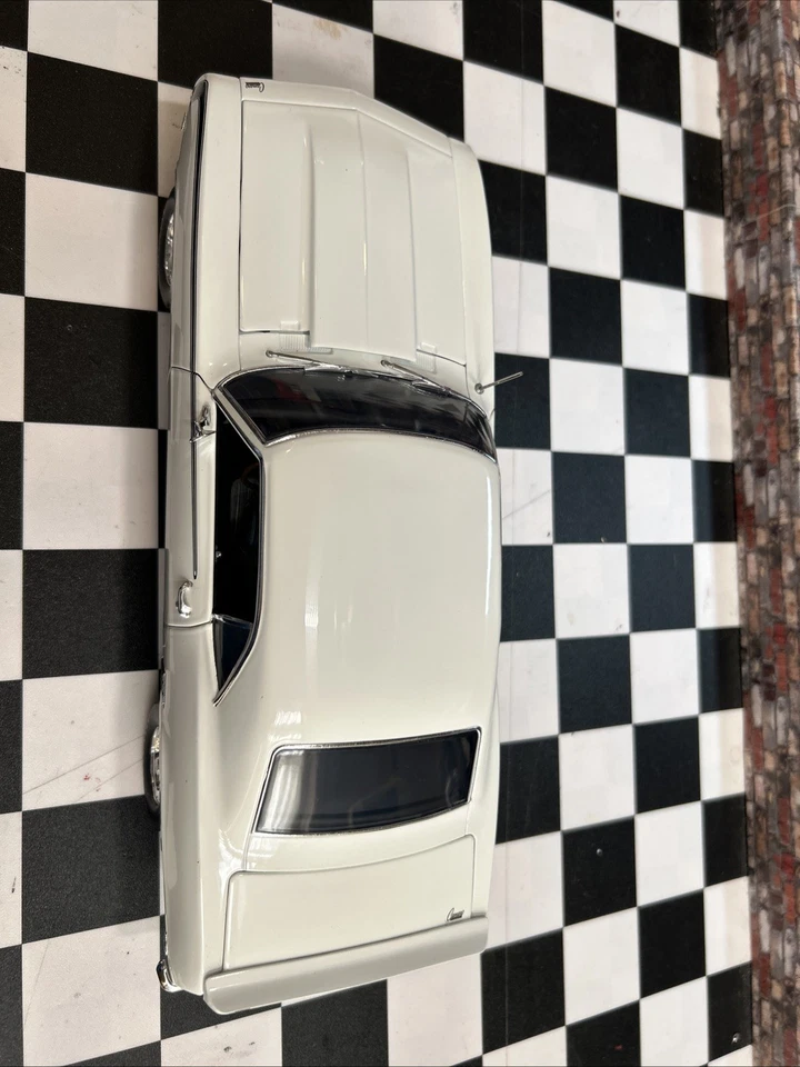 ACME YCID  1:18-1969 COPO CAMARO RS IN WHITE HT-A1805725WY - Image 3 of 4