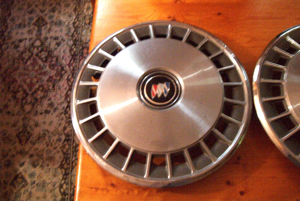 Par de cubiertas de rueda de 14 pulgadas Buick Century 90-94 OE 1131A, también 90-92 Skylk Foto 2 de 3