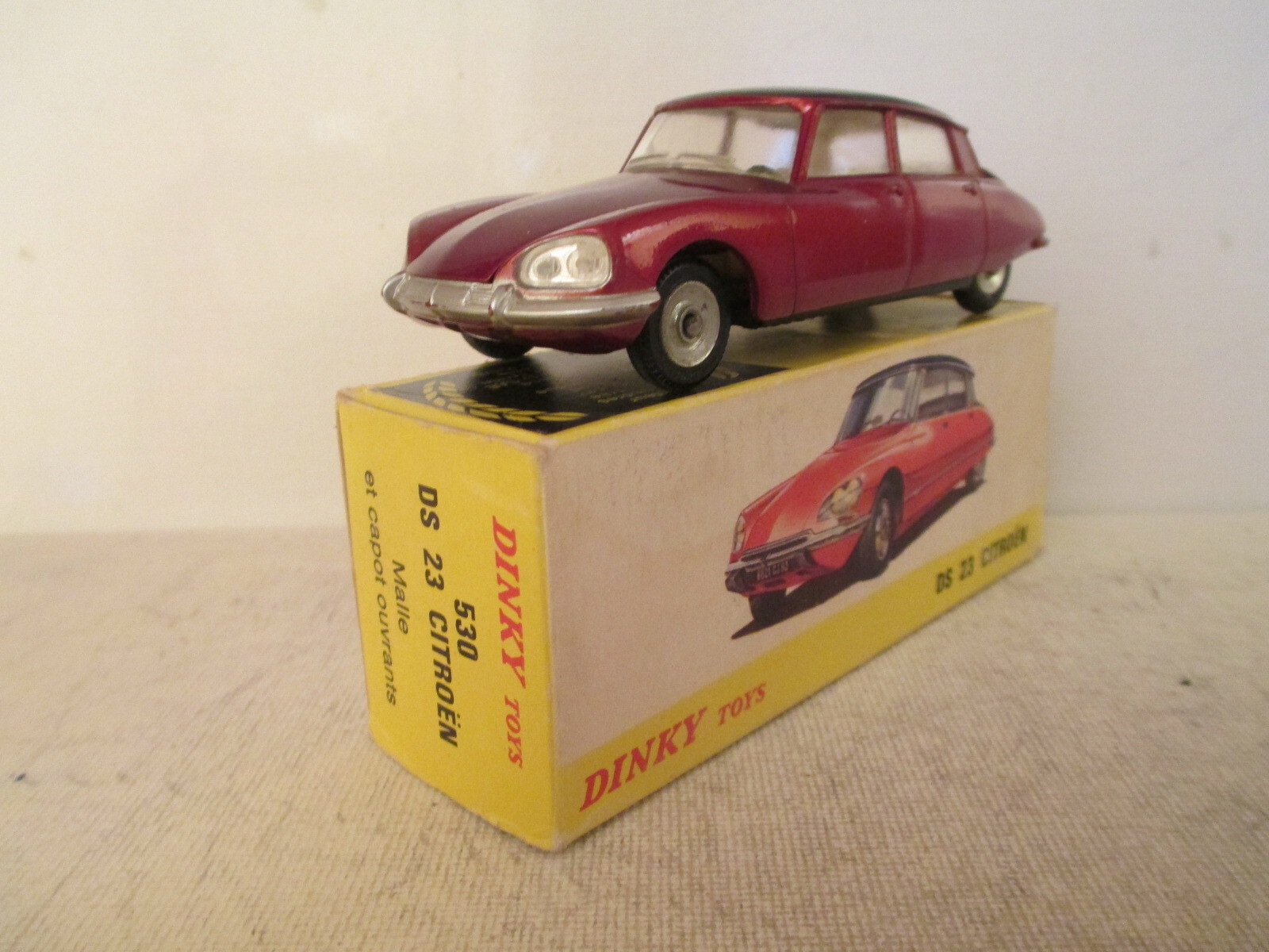 Dinky 530, Citroen DS19 1963 - Free Price Guide & Review