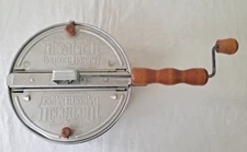 Vintage Theater 2 Stove Top Popcorn Popper Maker 4 Qt Aluminum Crank Wood Handle