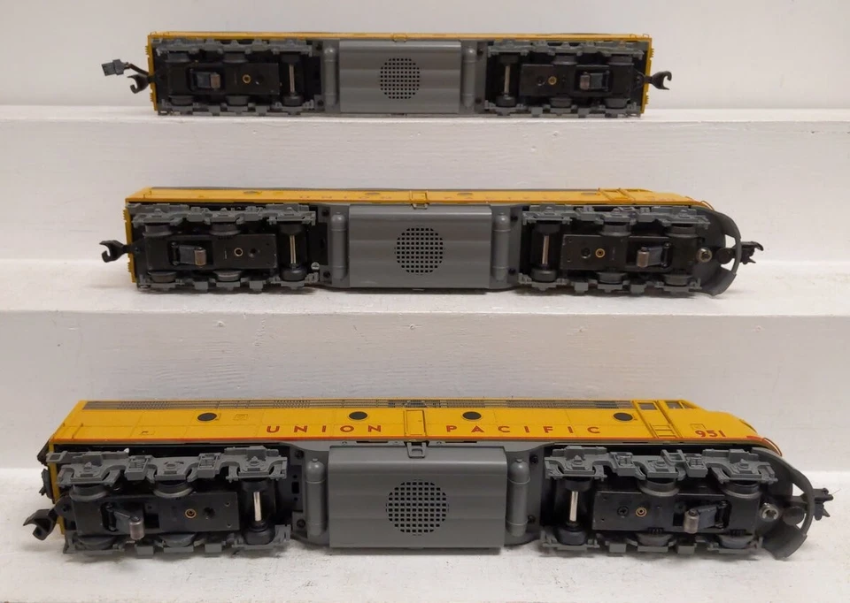 K-Line K-28901S O Gauge Union Pacific E8 ABA Diesel Locomotive Set EX - Image 4 of 4
