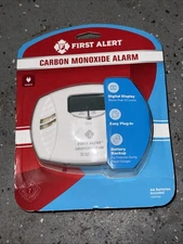 First Alert Carbon Monoxide Plug In Alarm W/ Battery Backup CO615-3 Sealed
