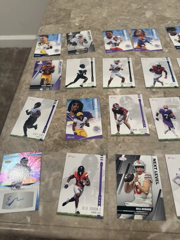 Lote de cartões de futebol SAGE • Autos Parallels Next Level Rookie Cards pacote com 90 cartões - Imagem 2 de 4