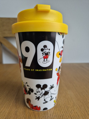 Didney 90 Years Of Imagination Kunststoff Becherglas mit Deckel - NEU