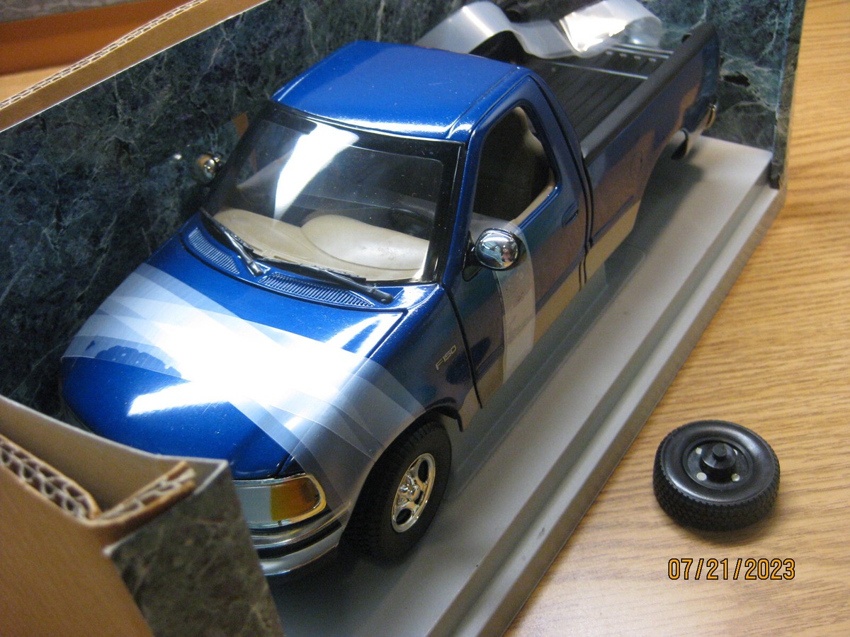 1/18 1997 FORD F-150 XLT PICK-UP , BLUE (1) , ERTL /AMERICAN