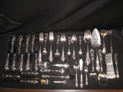 1847 ROGERS HERITAGE SILVERPLATE FLATWARE 104 PIECES CA 1953 