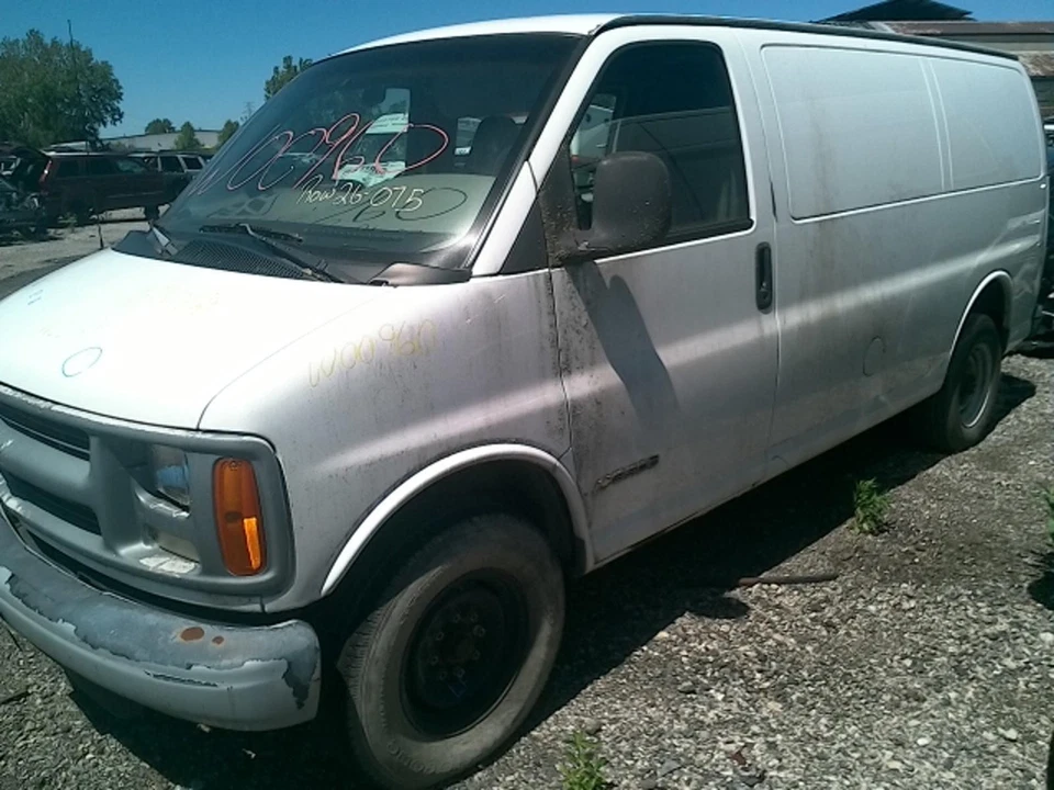 Used Left Rear Cargo Door fits: 1997 Chevrolet Express 3500 van w/window station - Imagem 2 de 4