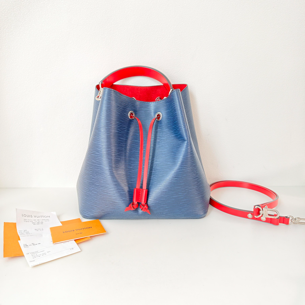 louis vuitton Epi Bucket & Drawstrin cross body Blue with Red 
