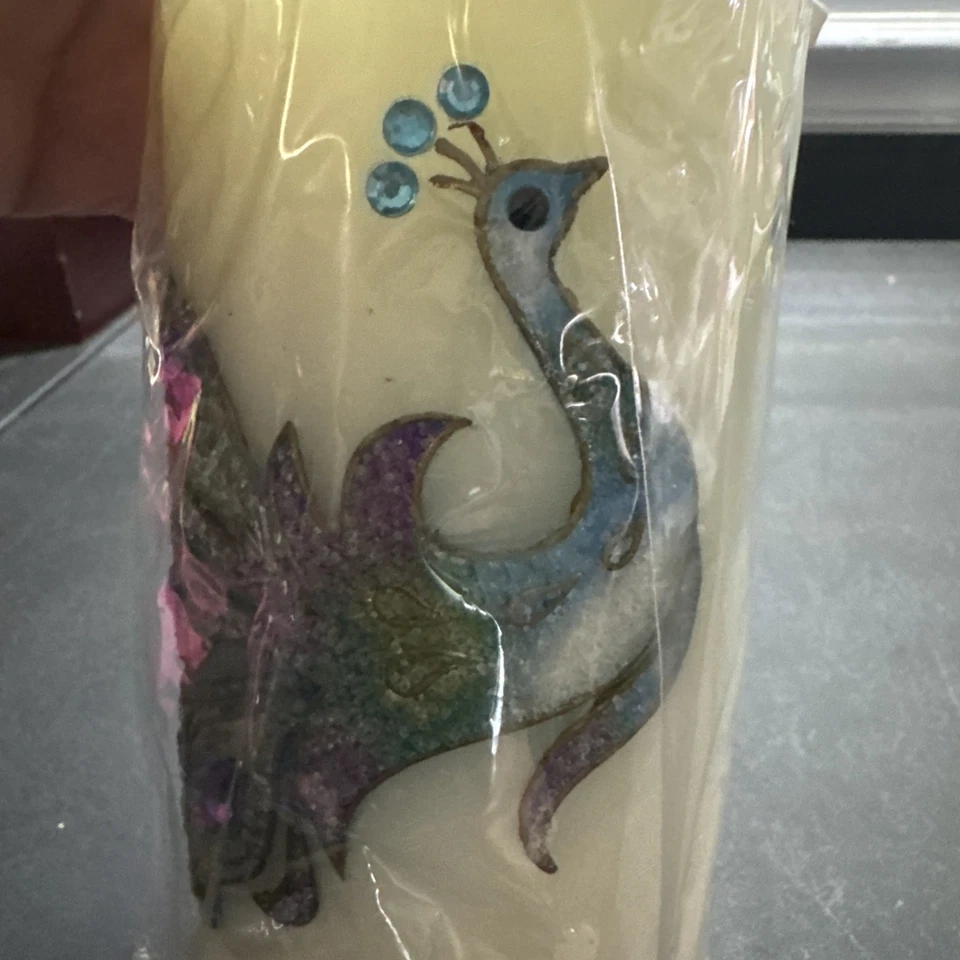 "Vela de pavo real pilar Pier One de 3"" X 6"" de colección en envoltura original" Foto 2 de 3