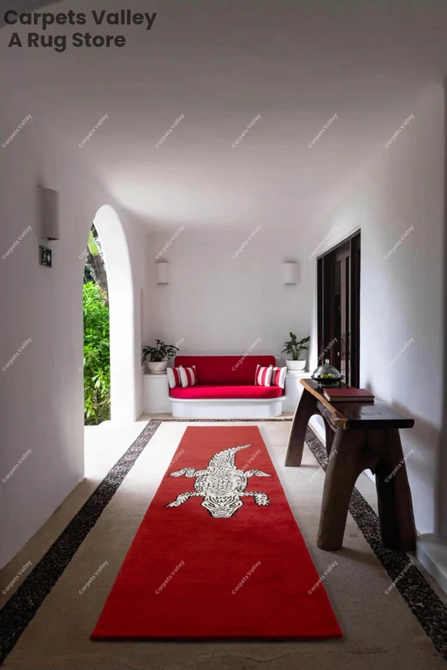 Alfombra de cocodrilo gateador - roja, acolchada a mano de lana hecha a mano para cualquier habitación Foto 2 de 4
