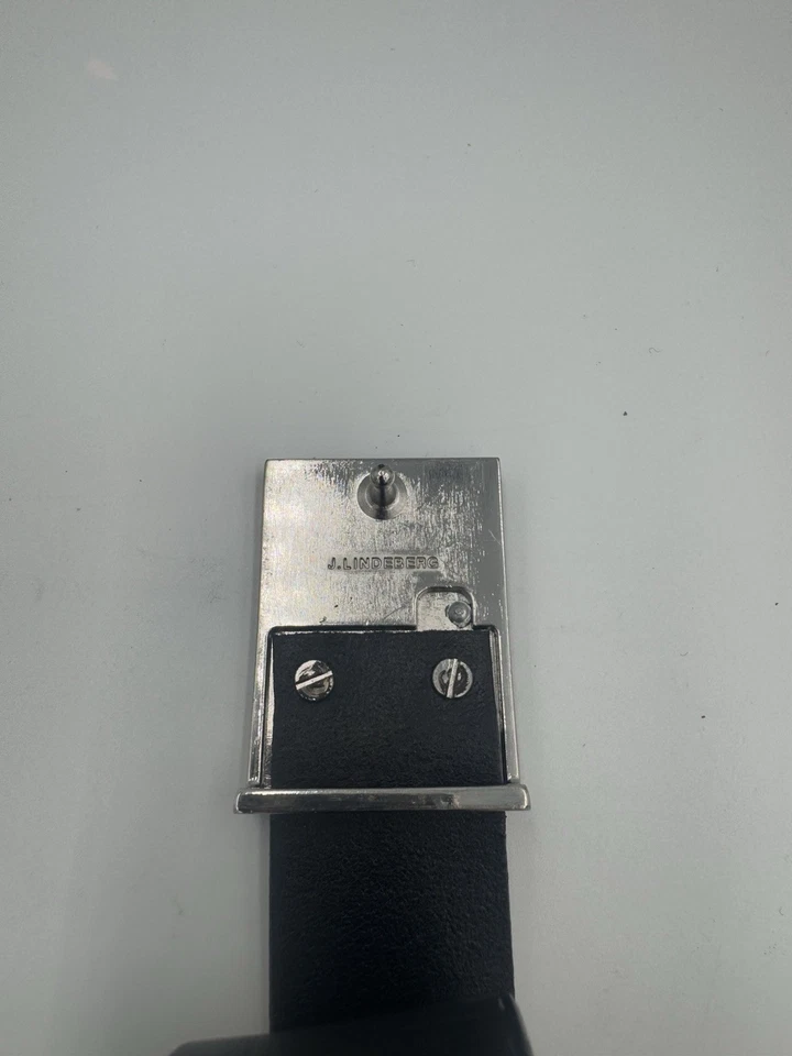 "Cinturón J Lindeberg para hombre talla 32"" cuero negro en relieve logotipo hebilla hecho en Italia" Foto 4 de 4