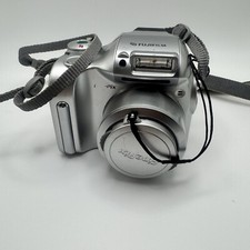 Fujifilm FinePix 2800 Zoom 2.0MP Compact Camera - For Parts Only Not Working