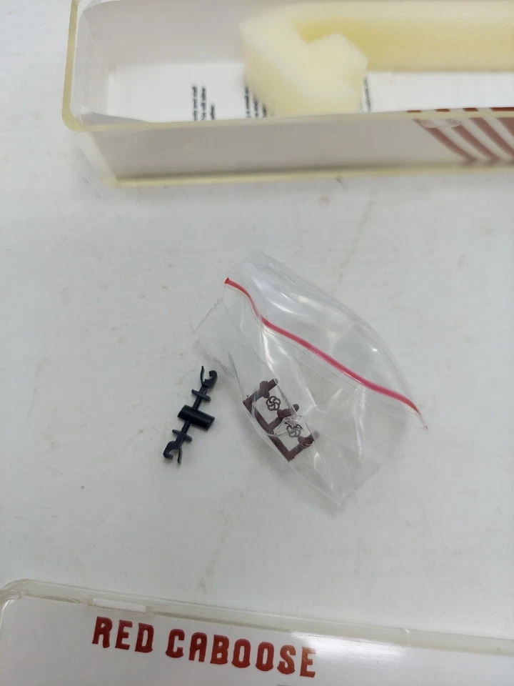 N Scale Red Caboose 40' Steel ARA X29 New York Central Box Car 17050-4 RTR - Image 3 of 4