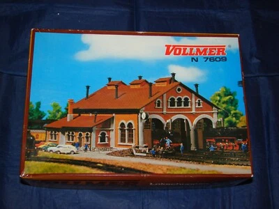 VOLLMER N MAQUETTE REMISE LOCOMOTIVE 7609 A MONTER TRAIN ELECTRIQUE NEUF BOITE - Photo 1/2