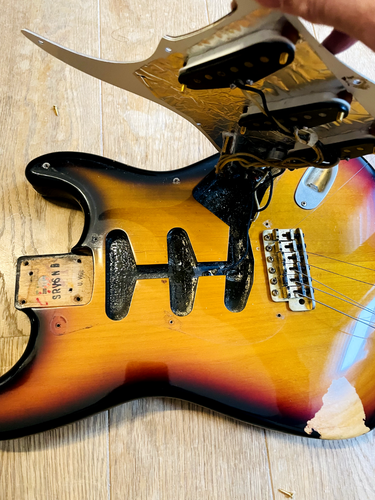 1991 Fender Vintage Stevie Ray Vaughan Stratocaster Sunburst manche Brésilien - Afbeelding 20 van 24