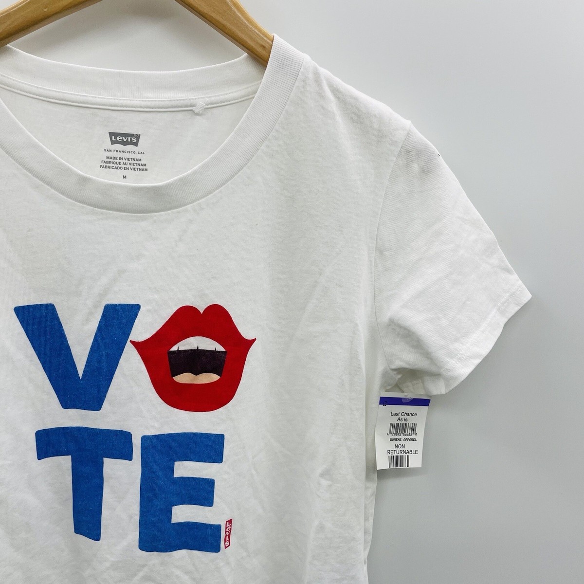 Levi's Womens Size Medium Vote with Lips Graphic Tee Short Sleeve