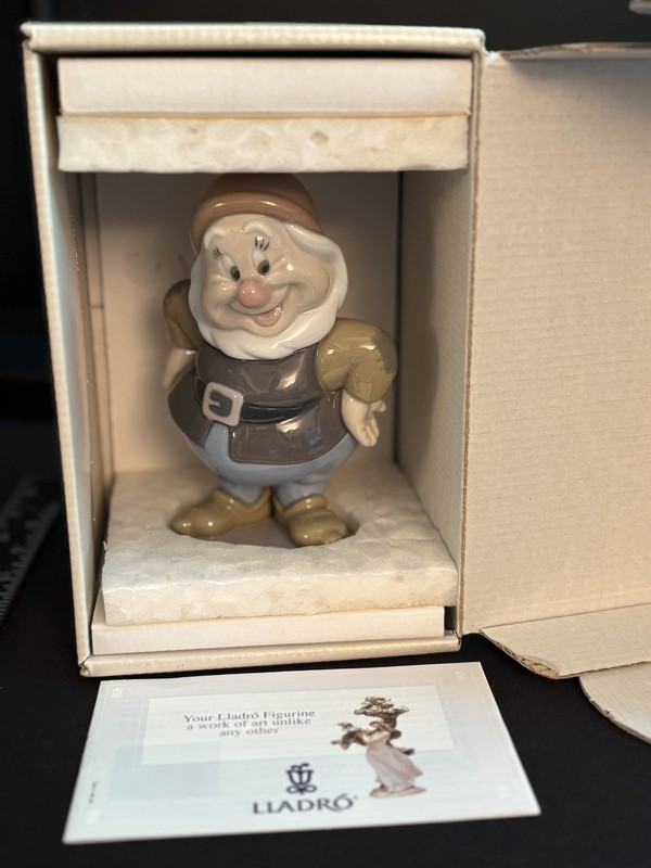 SIGNED PIECE Lladro Disney # 07537 Happy Porcelain Figurine 6" with Box