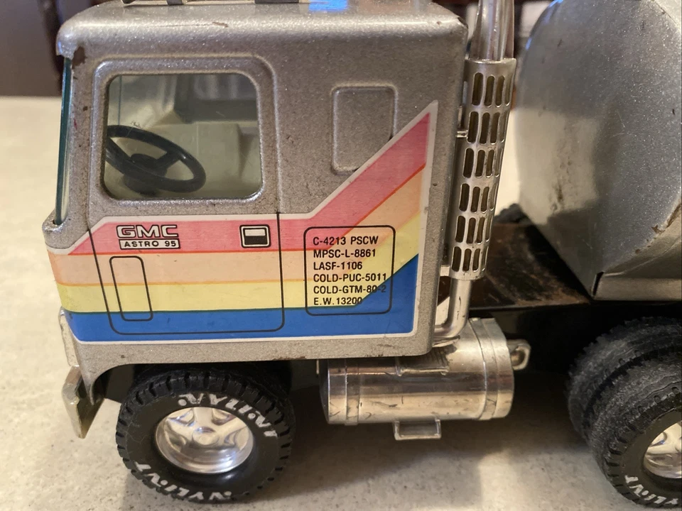 Vintage Metal Nylint Semi Tanker Trailer Gasohol 18 Wheeler.  Used In Good... - Image 2 of 4