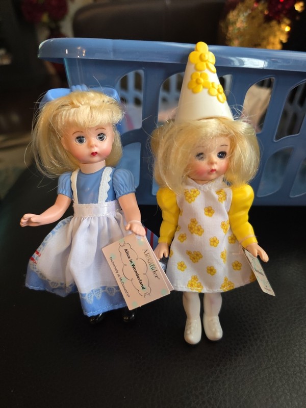 Madame Alexander McDonalds Toys Dolls Alice In Wonderland And Daisy Munchkin New