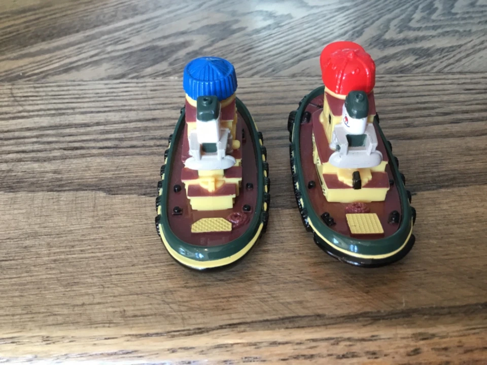 Theodore Tugboat & Hank Tugboat Lot – 1998 ERTL – Vtg. Figures – VG/ExcellenT - Image 4 of 4