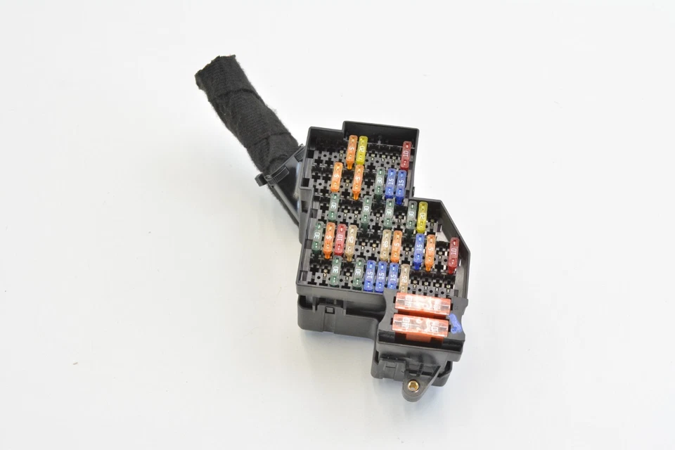 Bloque de fusibles interior Volkswagen Touareg 2011-17 OEM Foto 2 de 4