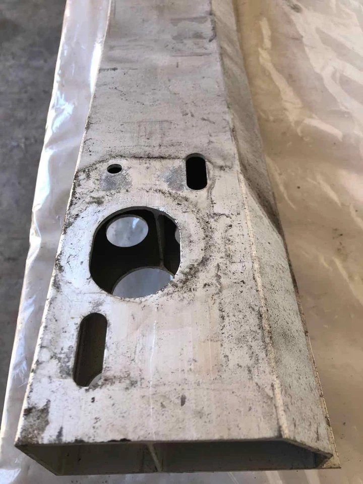 Parachoques delantero Nissan Leaf 2011 barra frontal de impacto amortiguador de metal hatchback OEM Foto 4 de 4