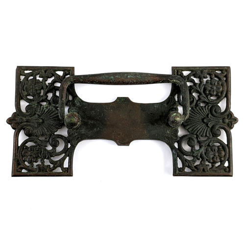 Coppia Tiri Cassetto Antico Ottone Conchiglia Ornata Design Pergamena Floreale - Foto 12 di 21