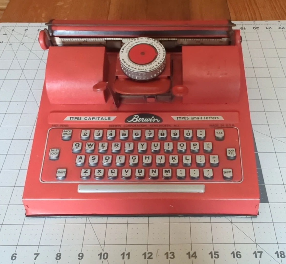 1960年代 Kiddie's Typewriter Vintage Berwin Typewriter Child's Toy 1960's Rare Red USA | eBay