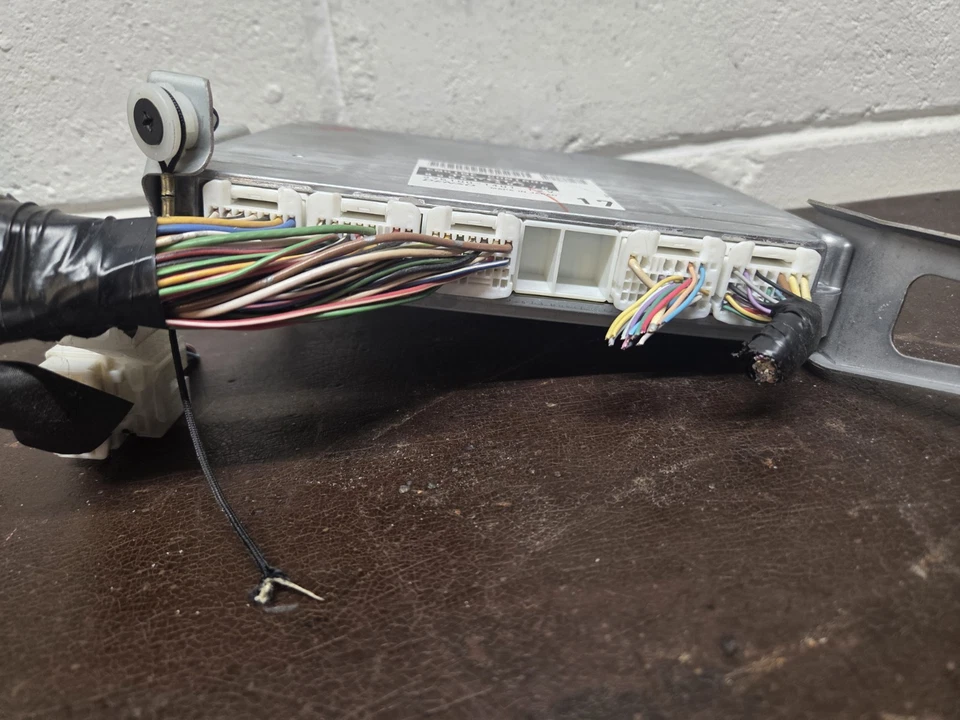 Toyota Highlander 2005 ECM OEM PN 89661-48770 Foto 3 de 4