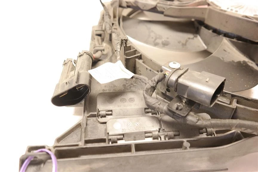 RADIATOR FAN MOTOR/ASSEMBLY 17422283923 2012-2016 BMW M5 Foto 4 de 4