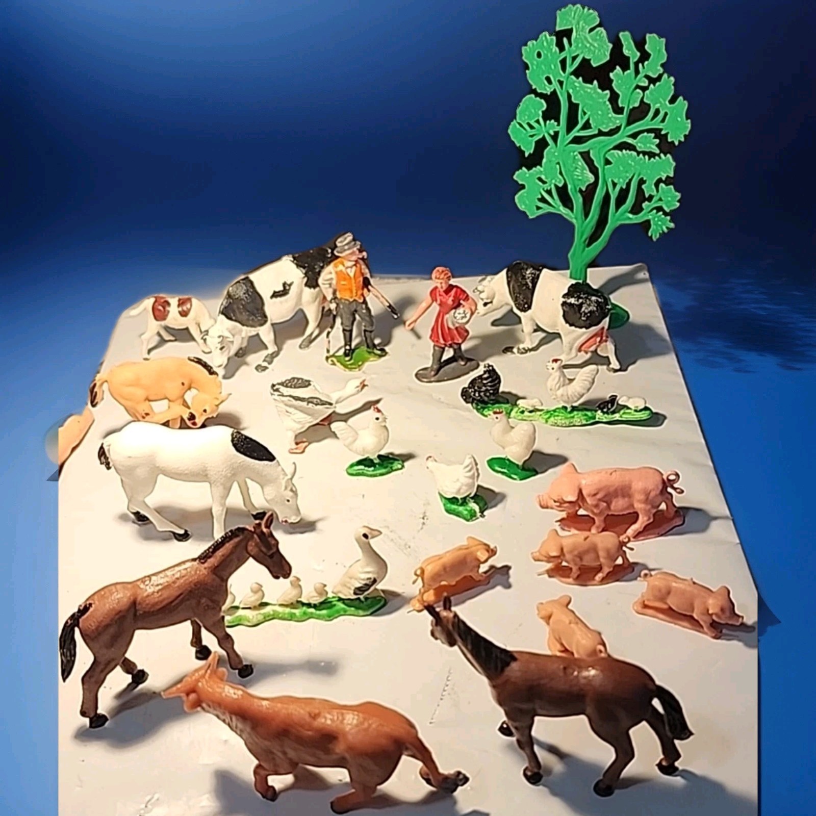 20 PIECES VINTAGE MINIATURE FARM FIGURES PIGS COWS HORSES CH