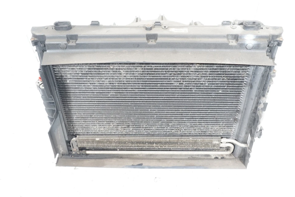 08 09 10 BMW 528Xi E60 ENGINE MOTOR RADIATOR COOLING FAN ASSEMBLY  OEM - Image 4 of 4